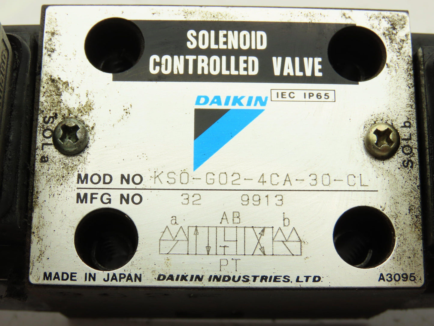 Daikin KS0-G02-4CA-30-CL Hydraulic Directional Control Solenoid Valve 110V