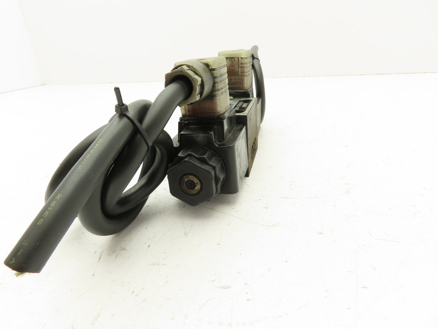 Daikin KS0-G02-4CA-30-CL Hydraulic Directional Control Solenoid Valve 110V