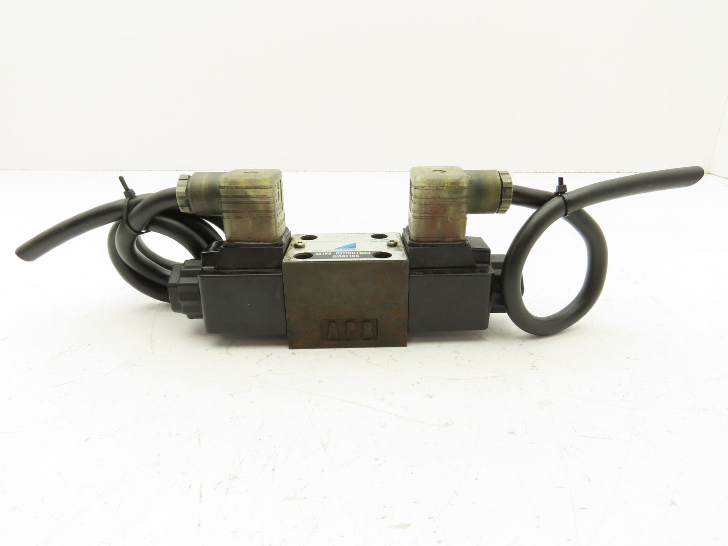 Daikin KS0-G02-4CA-30-CL Hydraulic Directional Control Solenoid Valve 110V
