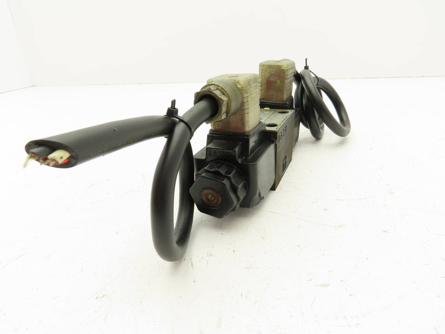 Daikin KS0-G02-4CA-30-CL Hydraulic Directional Control Solenoid Valve 110V