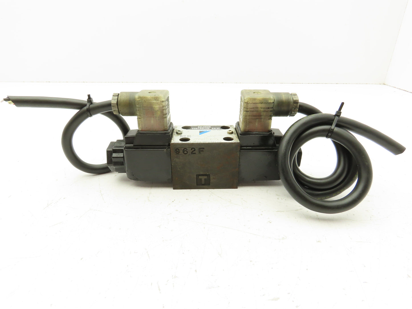 Daikin KS0-G02-4CA-30-CL Hydraulic Directional Control Solenoid Valve 110V