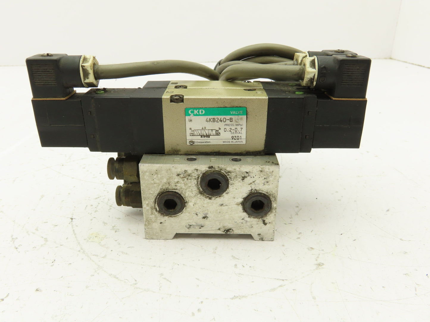 CKD 4KB240-B Pneumatic Solenoid Valve Manifold Base 1/4" NPT