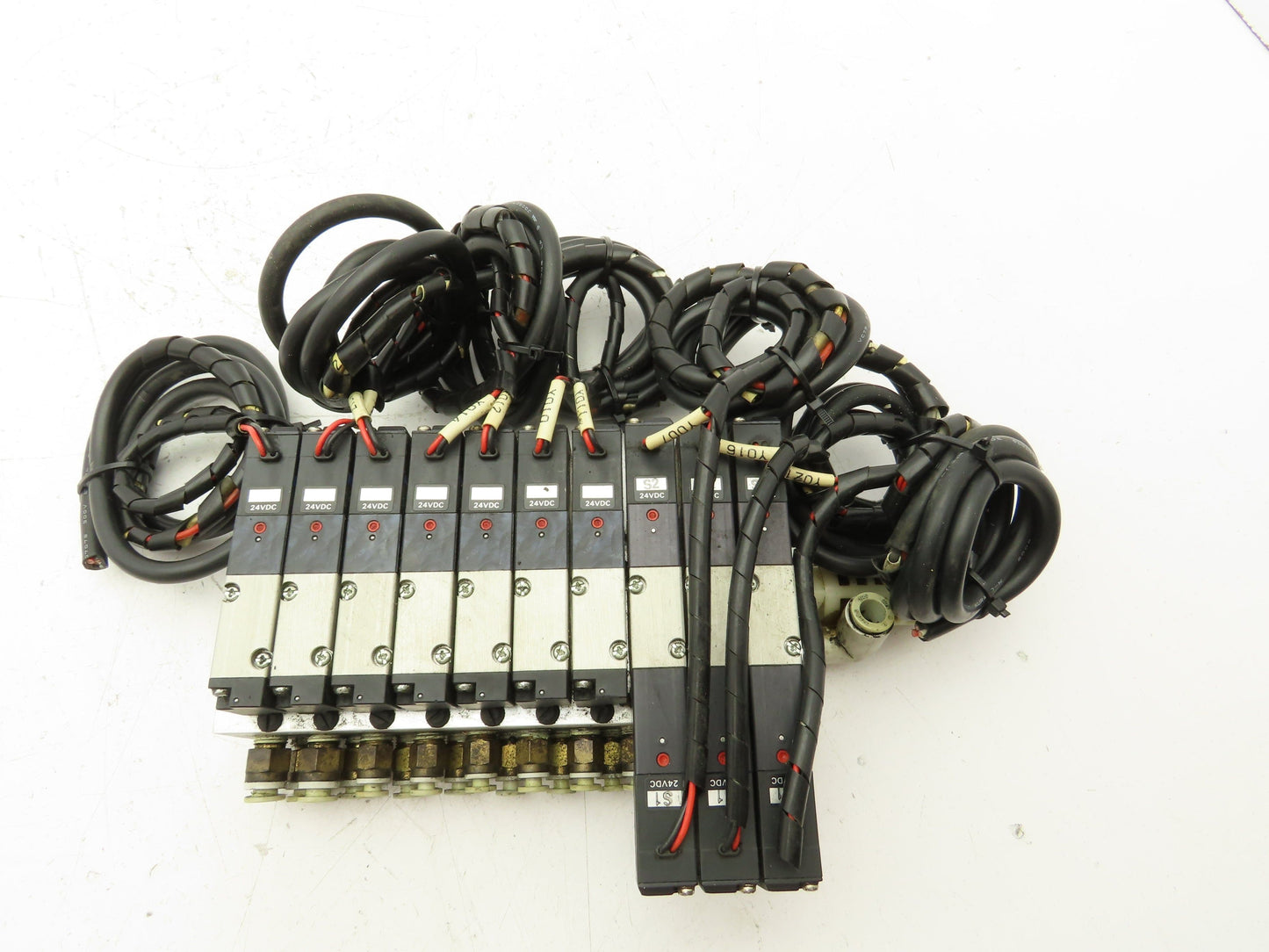 Koganei A113-4E2-13 Pneumatic Solenoid Valve 10-Station Manifold 24V