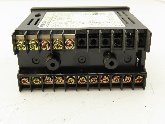 Omron E5EZ-Q3 Digital Temperature Controller 100-240V 2A