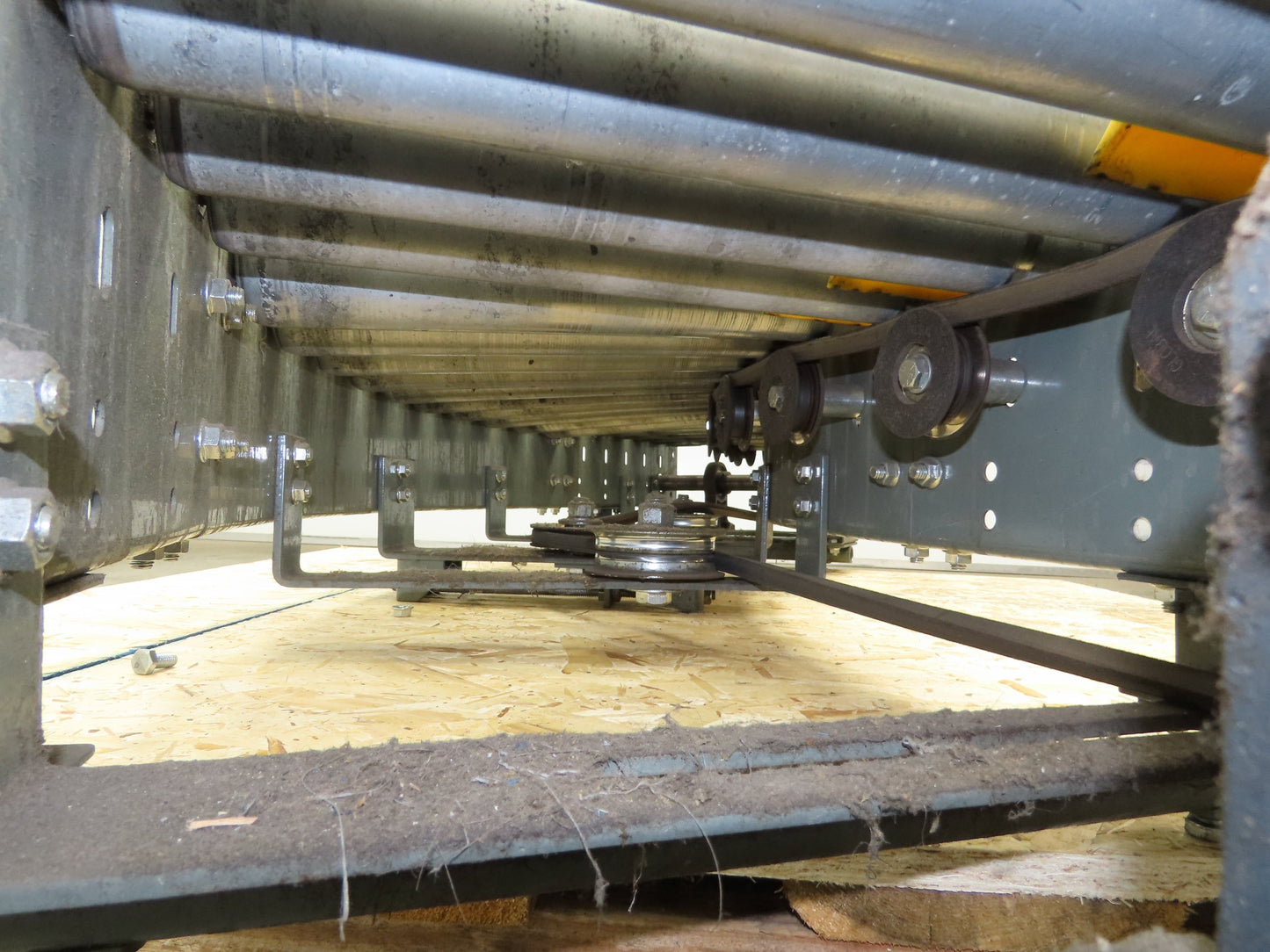 Hytrol 18" x 68" V-Belt Live Roller  45° Curve Conveyor 15" BF 18" Section