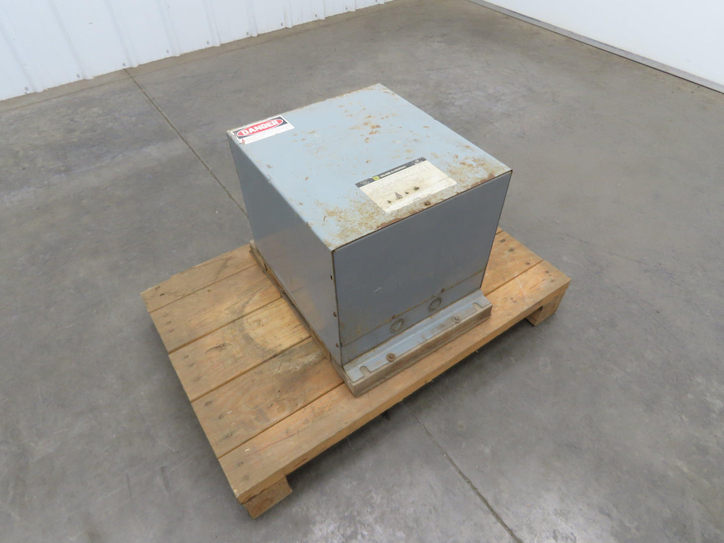 Square D 25S40F Transformer 25kva 1Ph Rainproof Type 3R HV 480V LV 120/240V