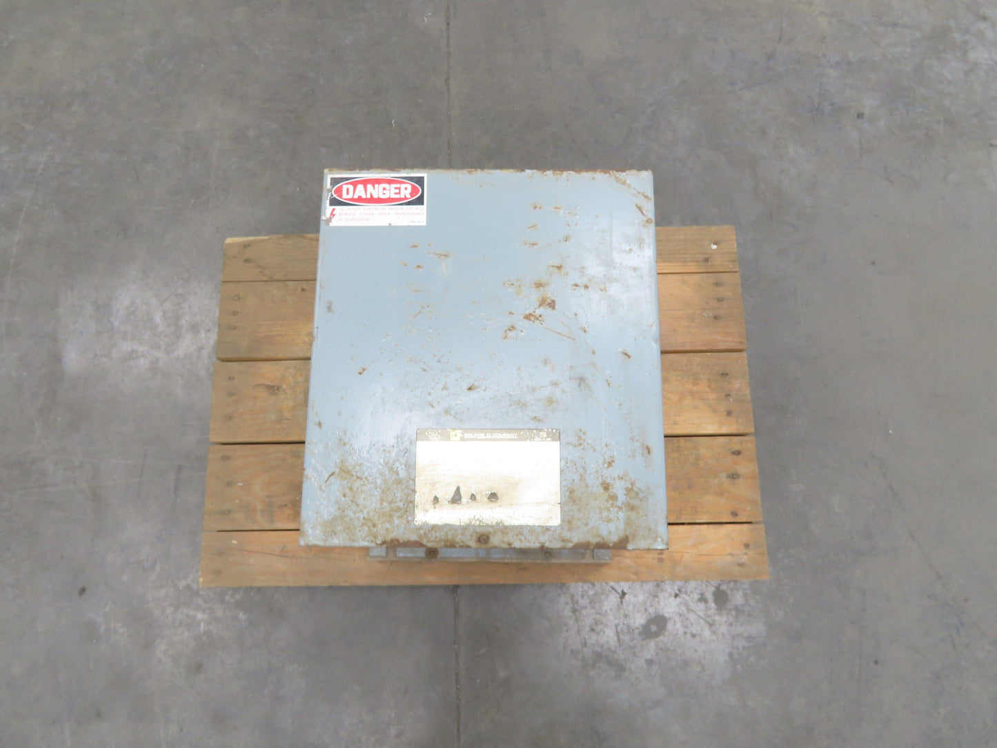 Square D 25S40F Transformer 25kva 1Ph Rainproof Type 3R HV 480V LV 120/240V