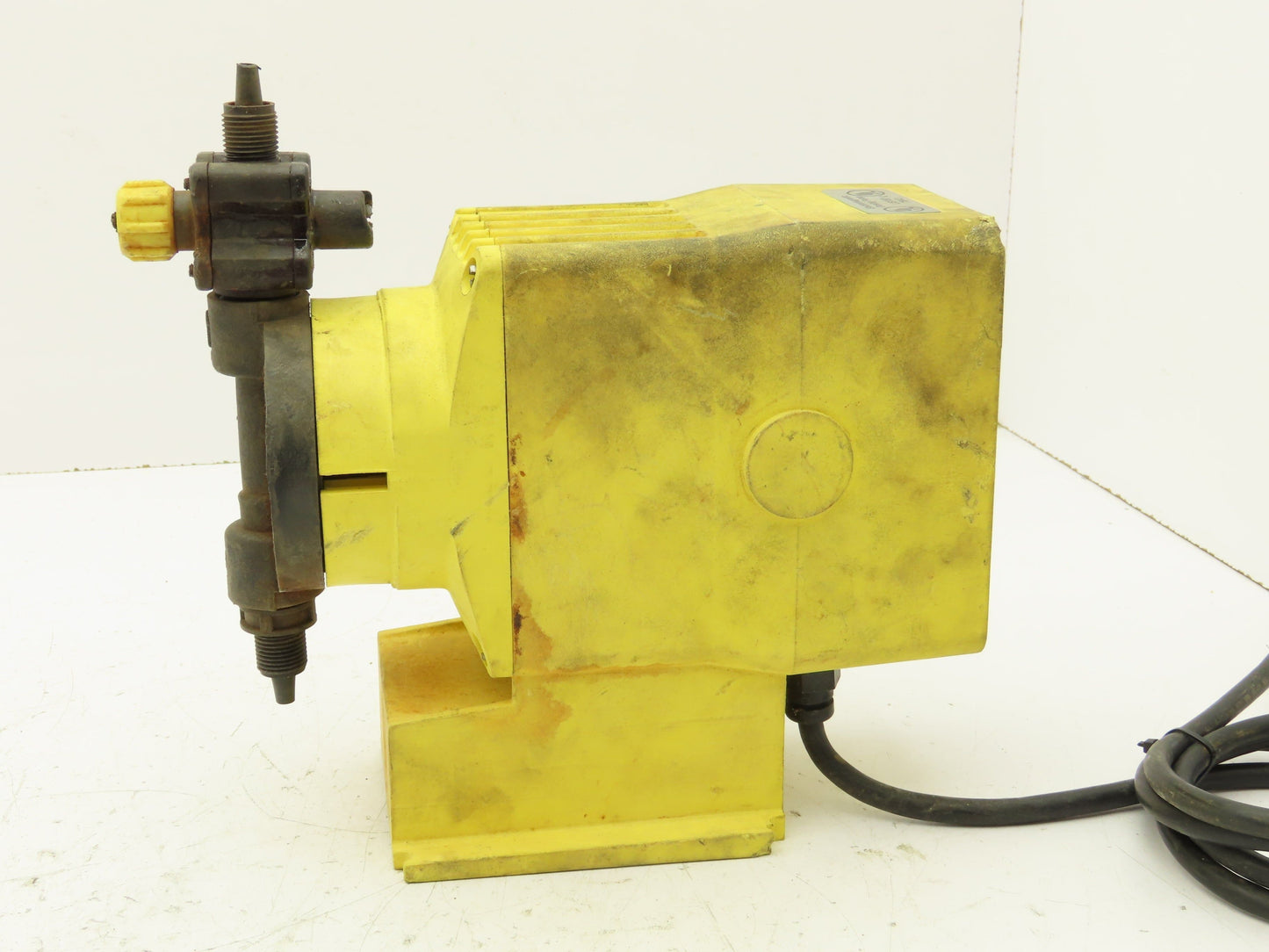 LMI Milton Roy A151-392BI Electromagnetic Dosing Pump 110 PSI 1 GPH 120V 1.40A