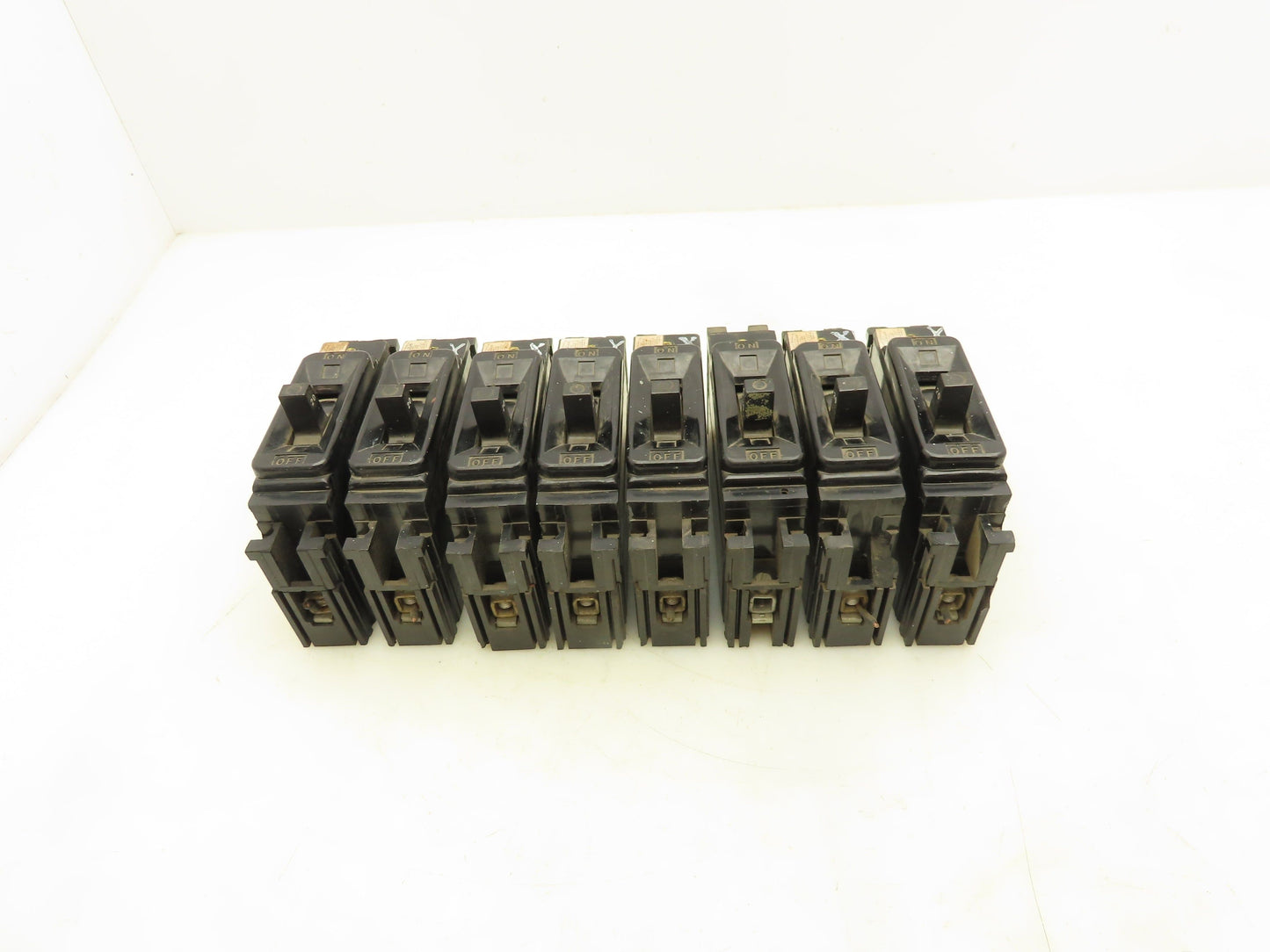 Federal Pacific NE111020 Circuit Breaker 20A Single Pole 120V Lot of 8