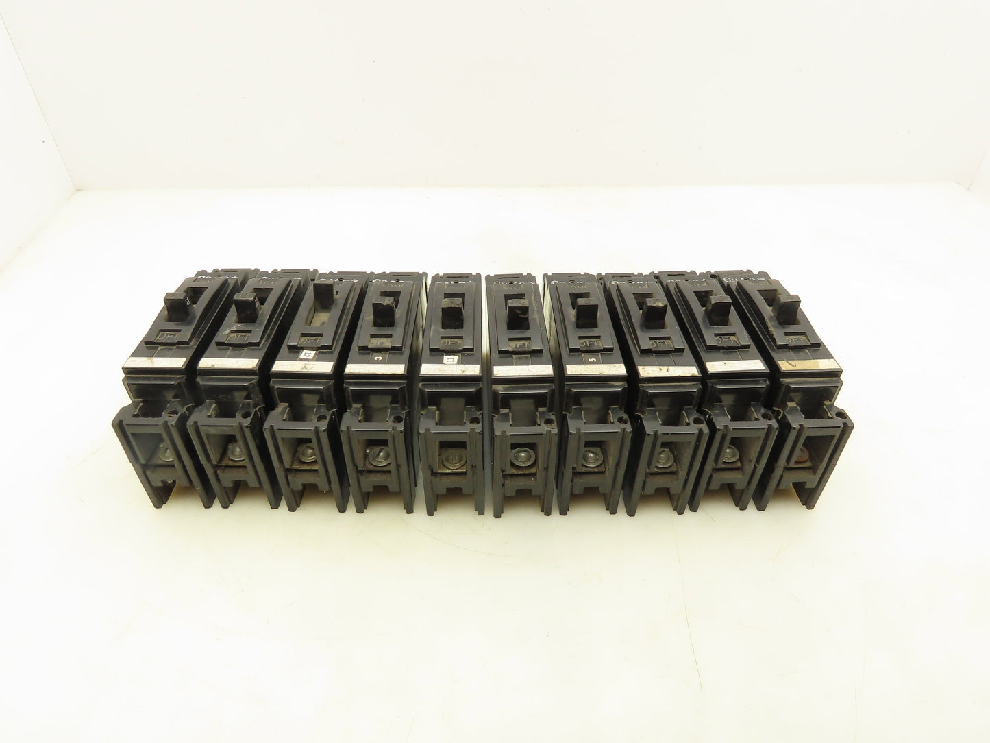 General Electric TE111020 Circuit Breaker 20A Single Pole 125V Lot of 10