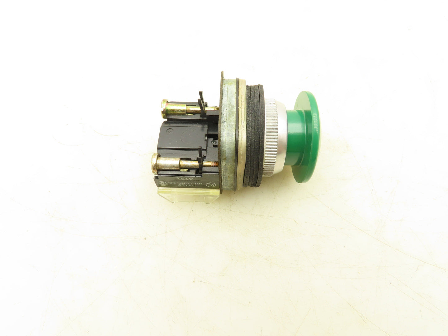 Allen Bradley 800T-D1D2 Mushroom Head Push Button Momentary 30mm 1 NC Contacts