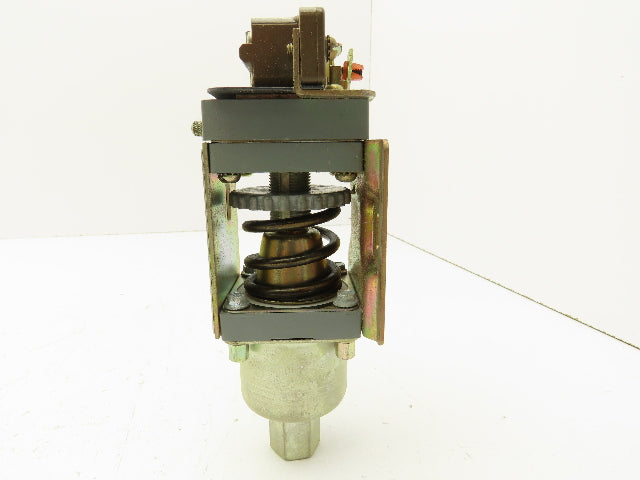 Square D 9012 BC0-3 Pressure Switch 60-64PSI 1/4" NPT 4-14 Differential