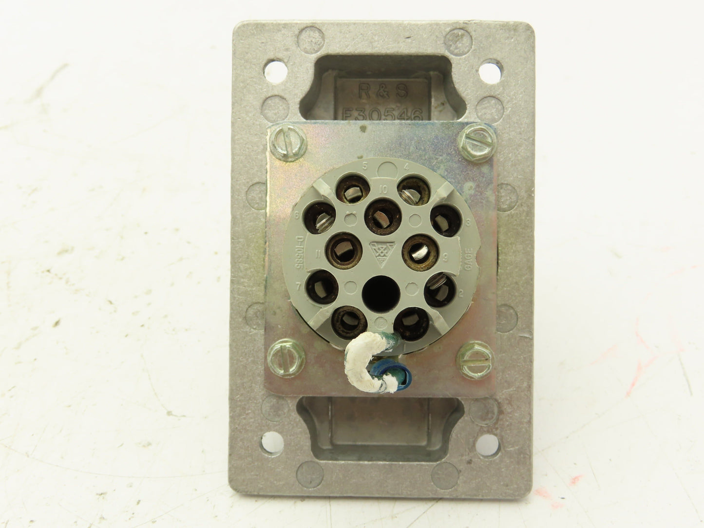 Russellstoll SKWR11G Pin and Sleeve Receptacle 11 Wire 20A 600V No Cover