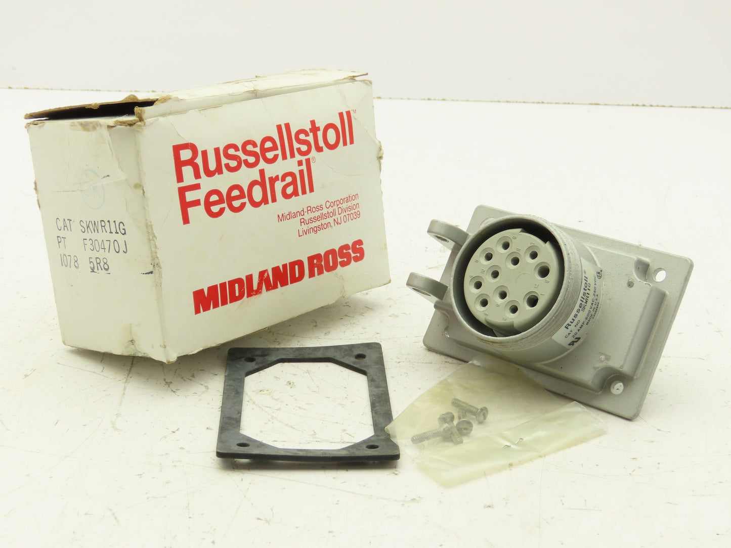 Russellstoll SKWR11G Pin and Sleeve Receptacle 11 Wire 20A 600V No Cover