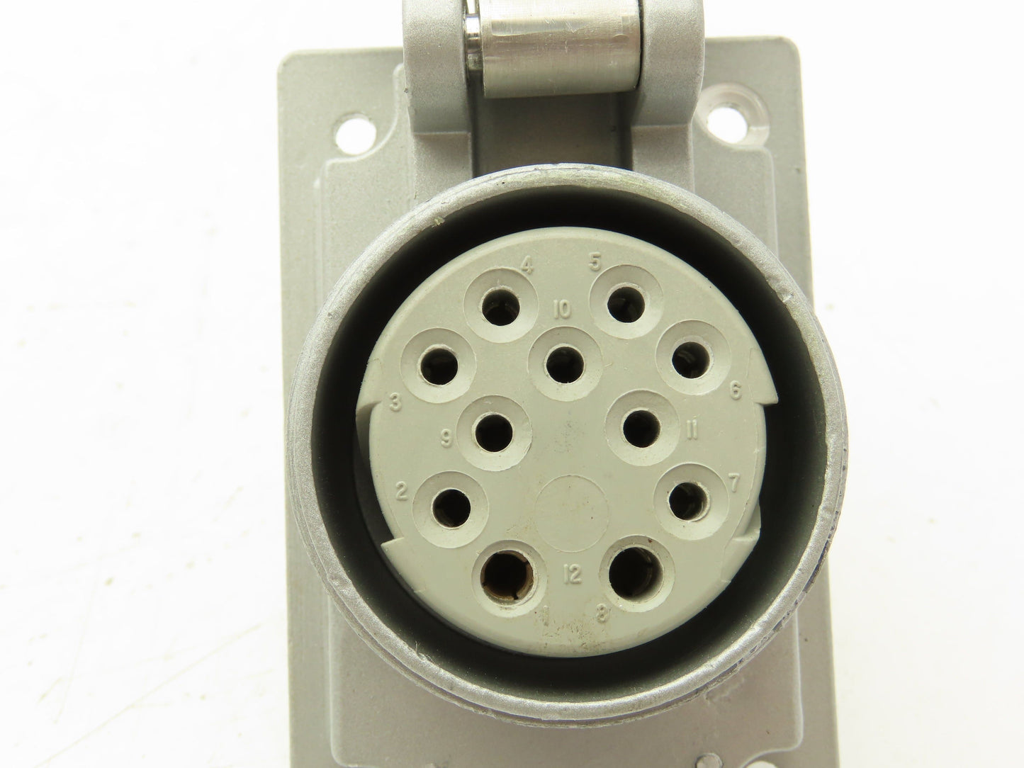 Russellstoll SKWR11G Pin and Sleeve Receptacle 11 Wire 20A 600V