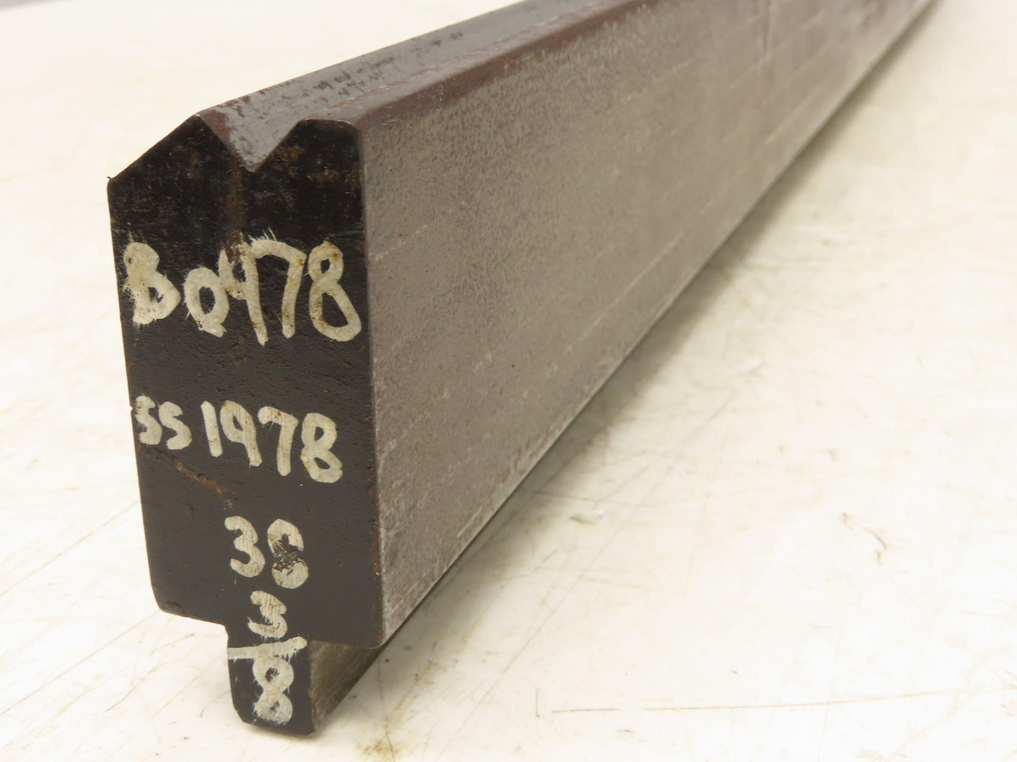 Press Brake Die 36-1/2" Long 90° V 1/2" Tang 1-13/32" W 2-13/16"H Offset