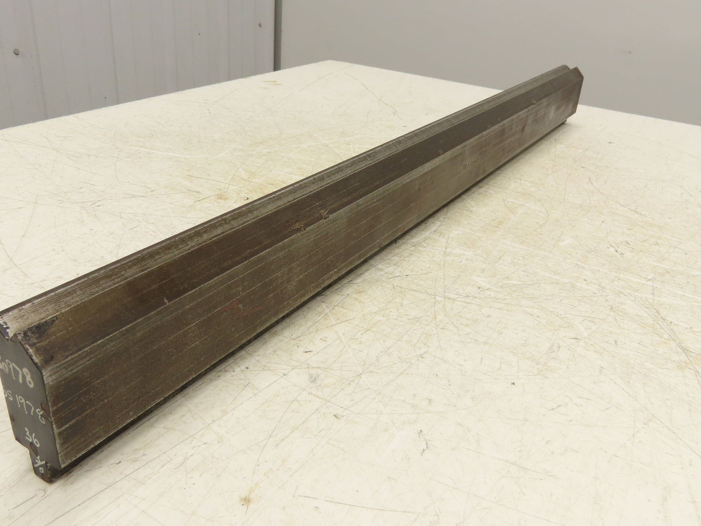 Press Brake Die 36-1/2" Long 90° V 1/2" Tang 1-13/32" W 2-13/16"H Offset