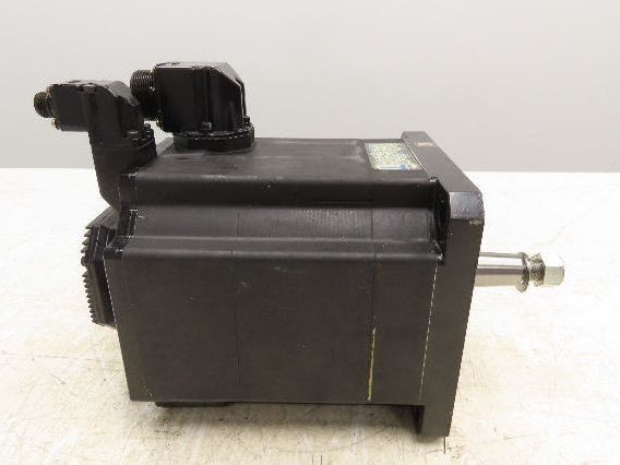 Okuma BL-MC200J-20T AC Servo Motor 4kW 2000 RPM 157V 16.2A 3PH