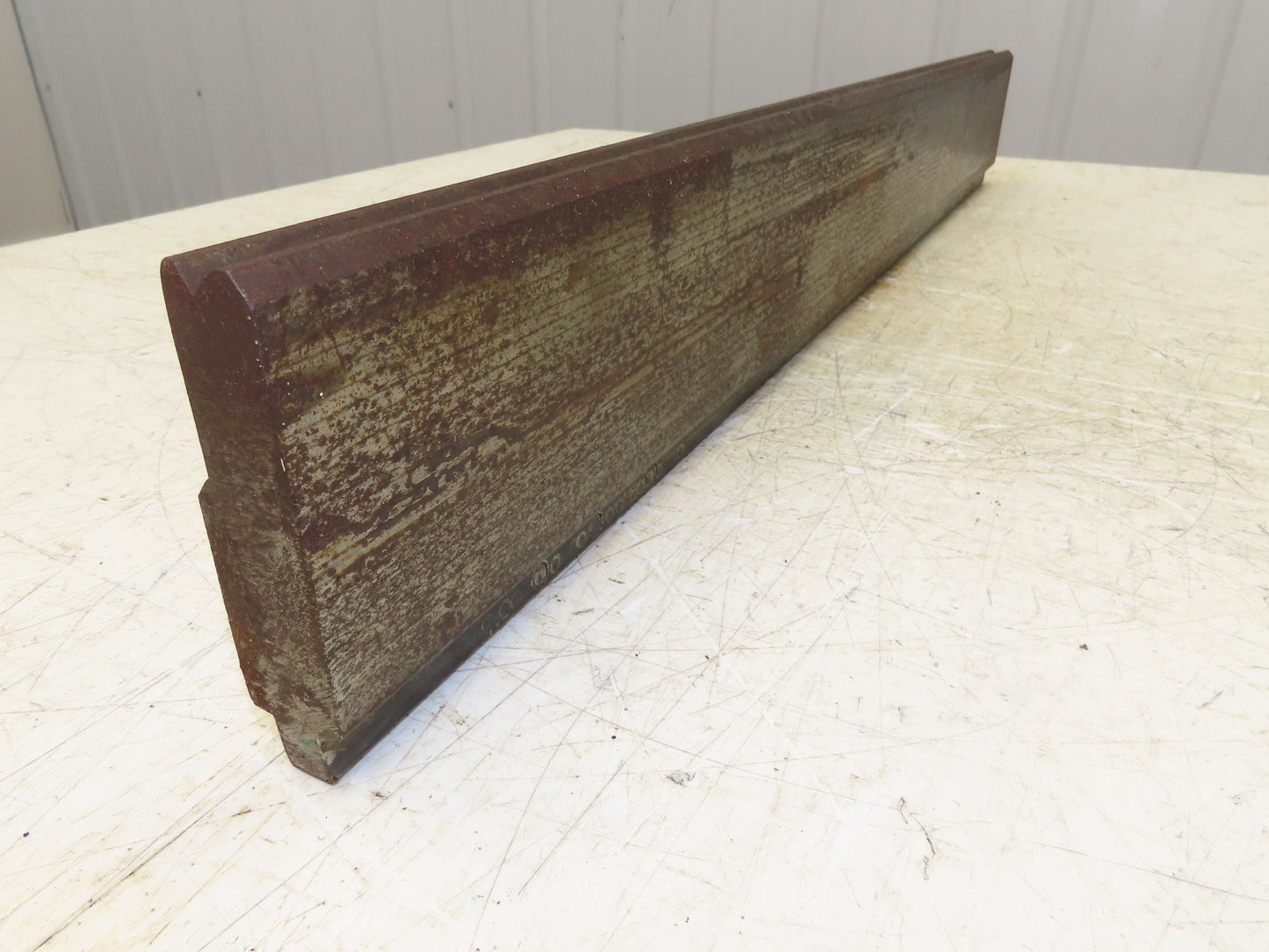 Press Brake Die 32-1/4" Long 90° V 3/8" W 3/16" D31-3/4" H 1/2" Tang