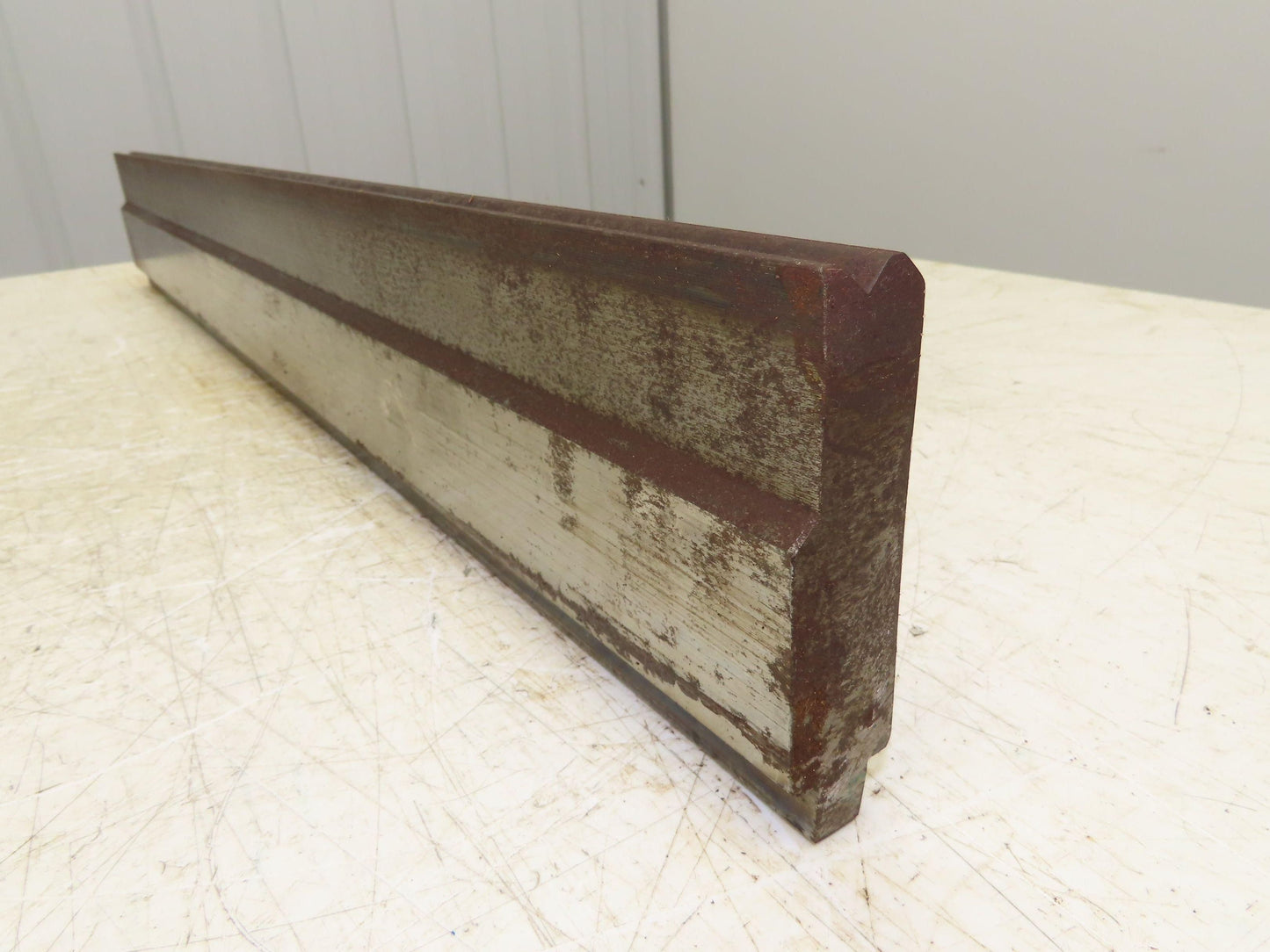 Press Brake Die 32-1/4" Long 90° V 3/8" W 3/16" D31-3/4" H 1/2" Tang