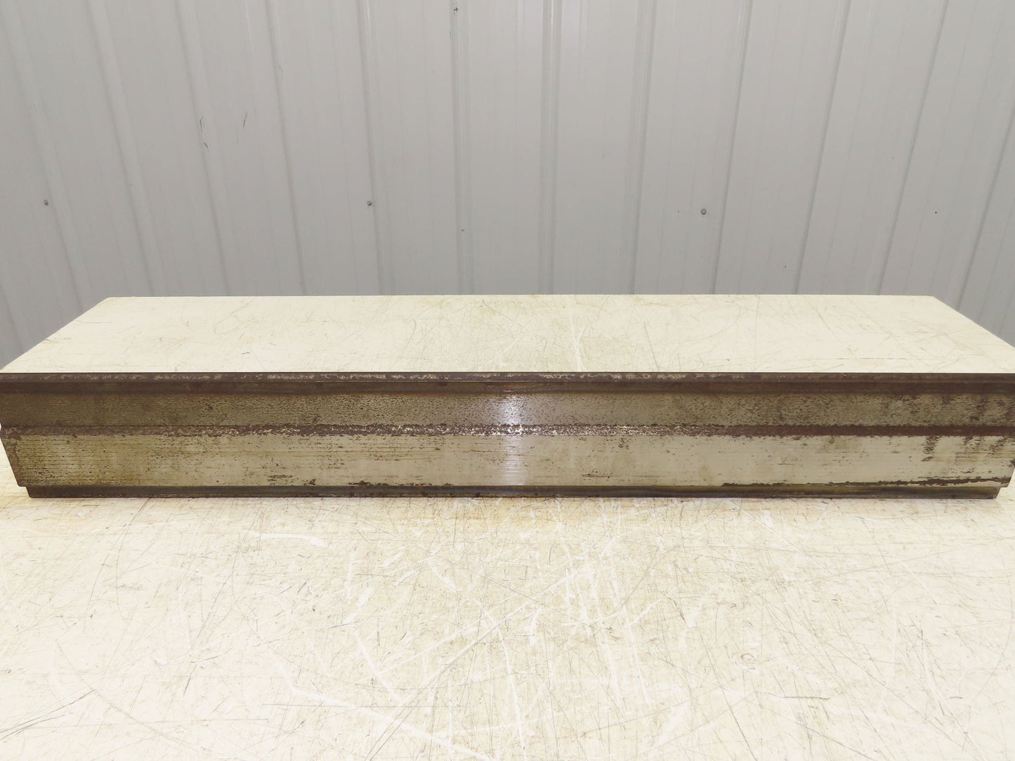 Press Brake Die 32-1/4" Long 90° V 3/8" W 3/16" D31-3/4" H 1/2" Tang