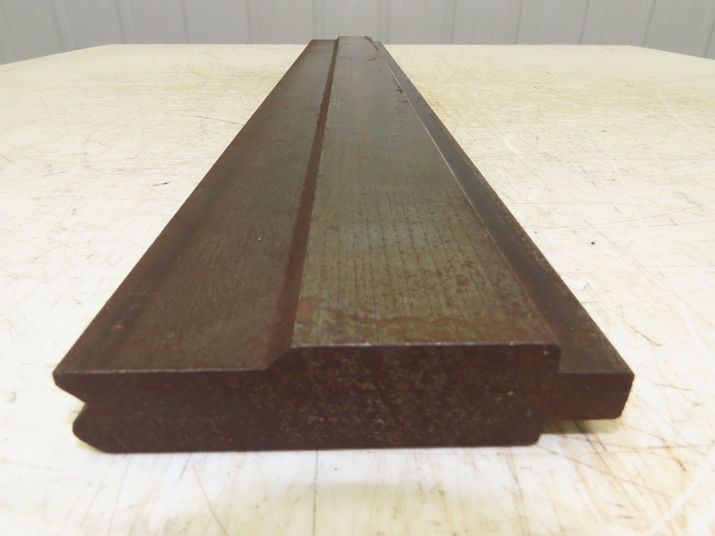 Press Brake Die 32-1/4" Long 90° V 3/8" W 3/16" D31-3/4" H 1/2" Tang