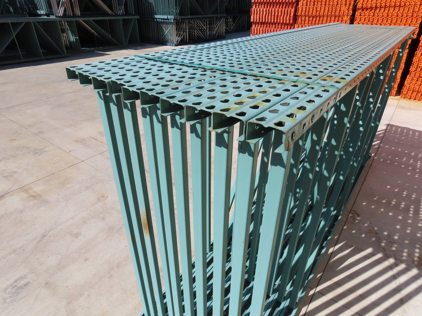 Interlake 10' x 60" Teardrop Pallet Racking Upright 3"x1-5/8" Leg Green