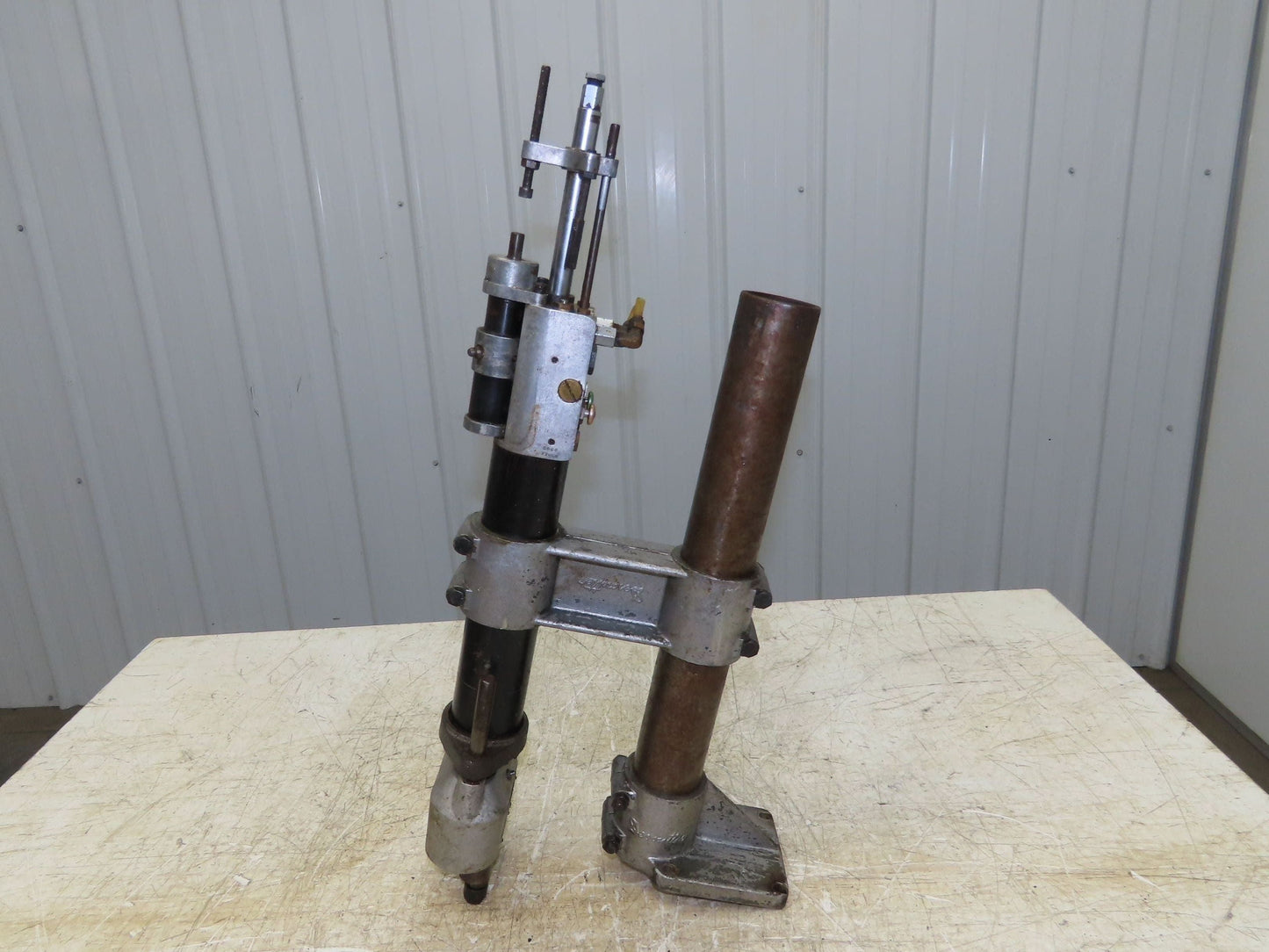 Desoutter AFD 5000 Pneumatic Auto Feed 1/4" Drill Unit Double Drill Head w/Stand