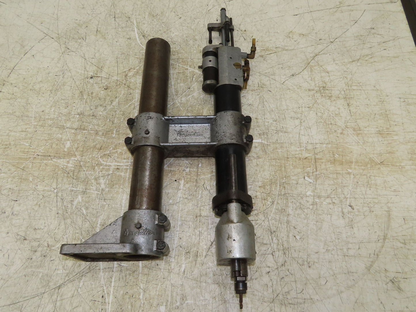 Desoutter AFD 5000 Pneumatic Auto Feed Drill Unit Double Drill Head Type THA
