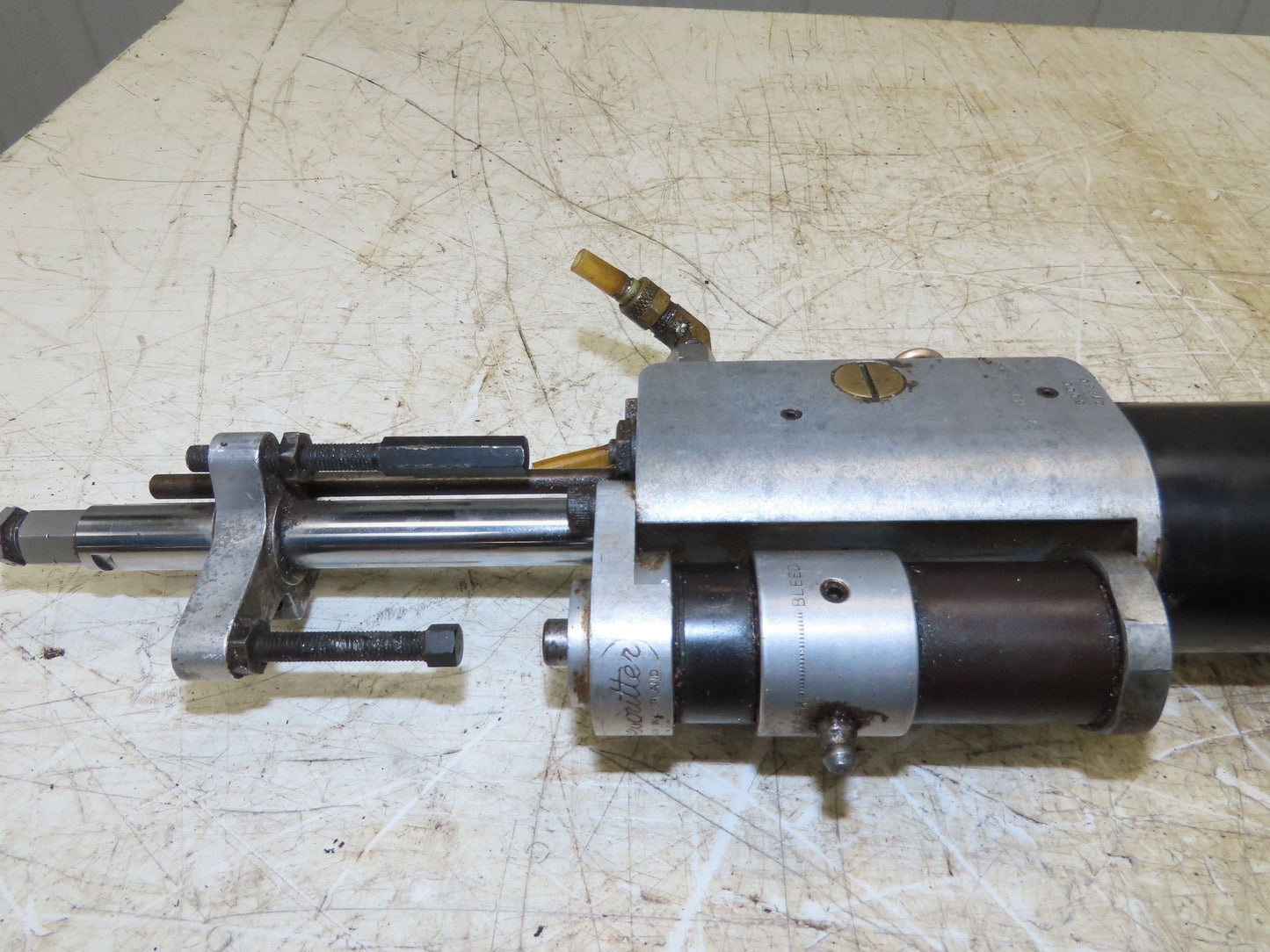 Desoutter AFD 5000 Pneumatic Auto Feed Drill Unit Double Drill Head Type THA