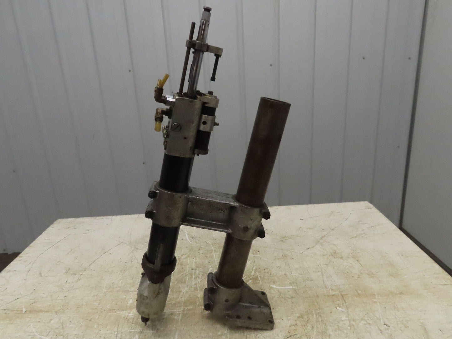 Desoutter AFD 5000 Pneumatic Auto Feed Drill Unit Double Drill Head Type THA