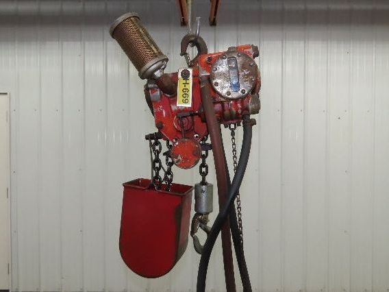 Chicago Pneumatic 1/4 Ton 500Lb Power Vane Air Chain Hoist 10' Lift w/Pendant