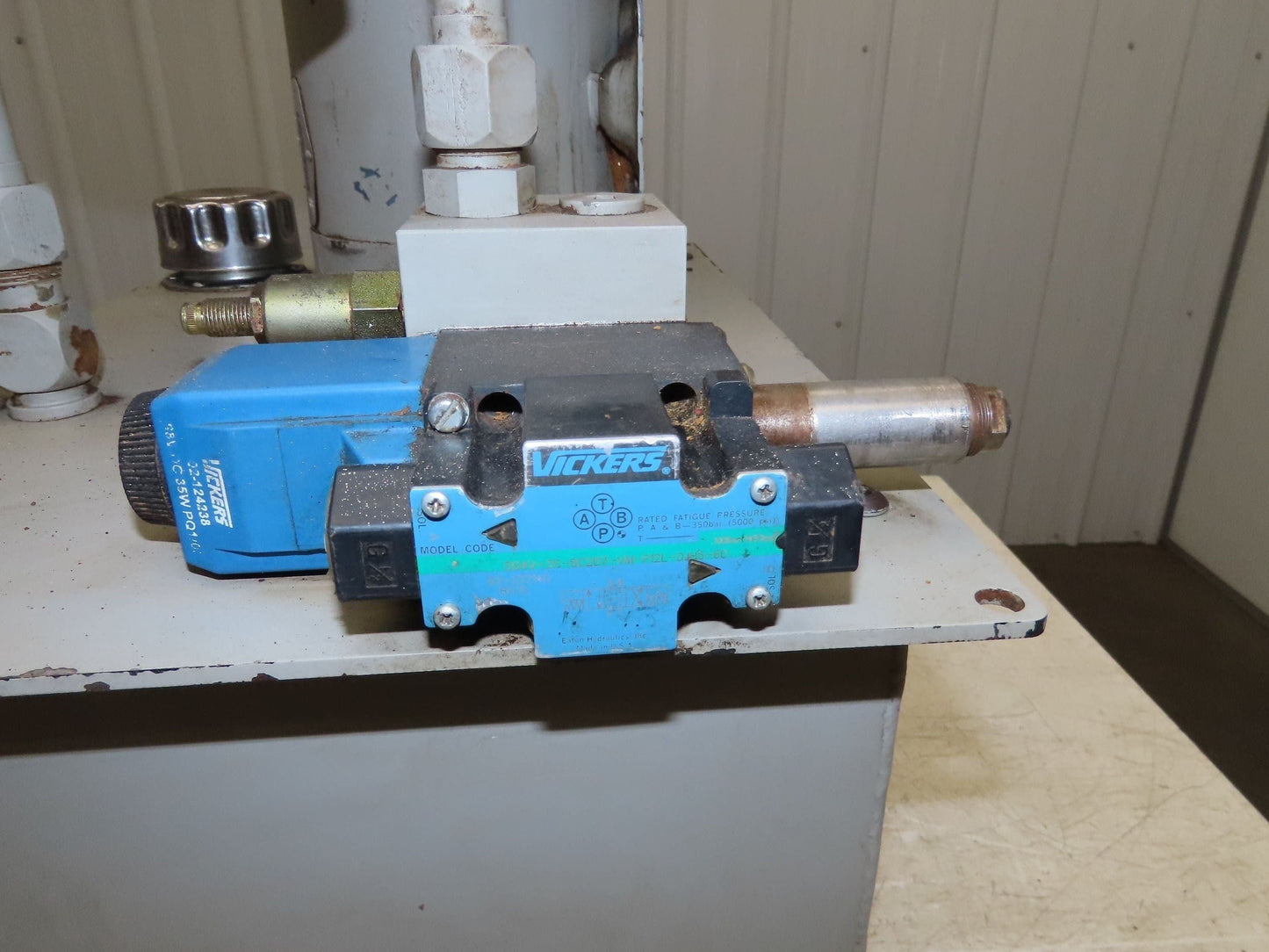 Vickers PSSP System-Pak II Hydraulic Power Unit 12gal 5gpm Pump 1000psi 3Hp 460V