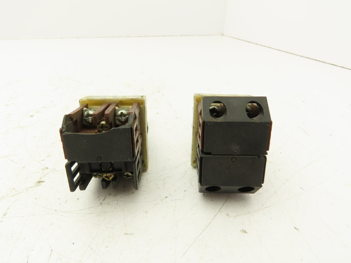 Fuji Electric AH25-12 Keyed 2-Position Selector Switch Lot of 2