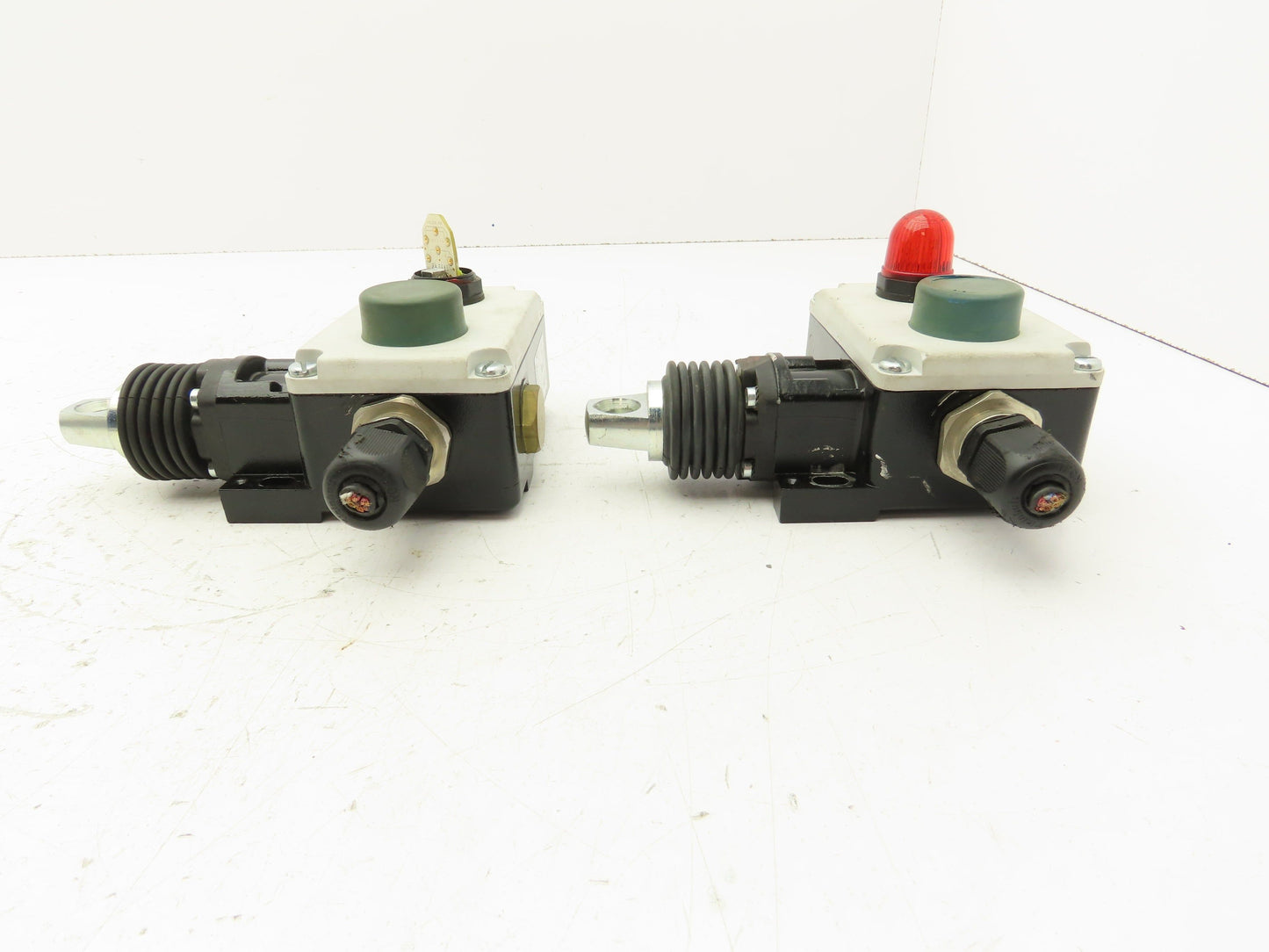 Siemens 38E7 140-1BD00-0A80 Rope Pull Cable Switch Spring Return  Lot of 2