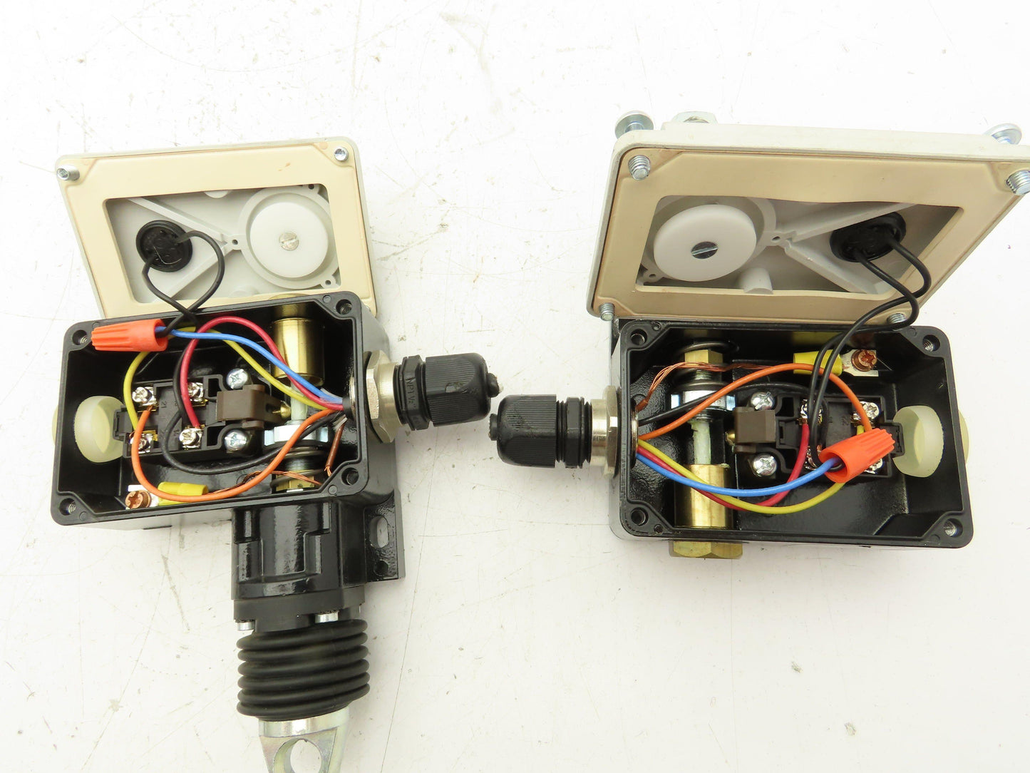 Siemens 38E7 140-1BD00-0A80 Rope Pull Cable Switch Spring Return  Lot of 2