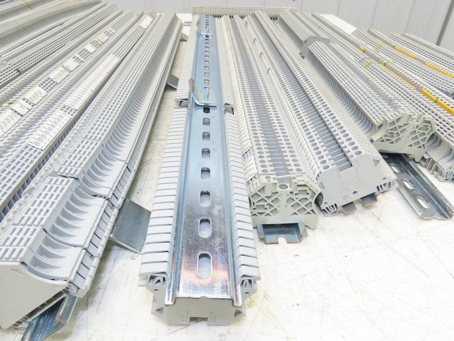 Allen Bradley 1492-J4 DIN Rail Terminal Blocks Lot of 2000