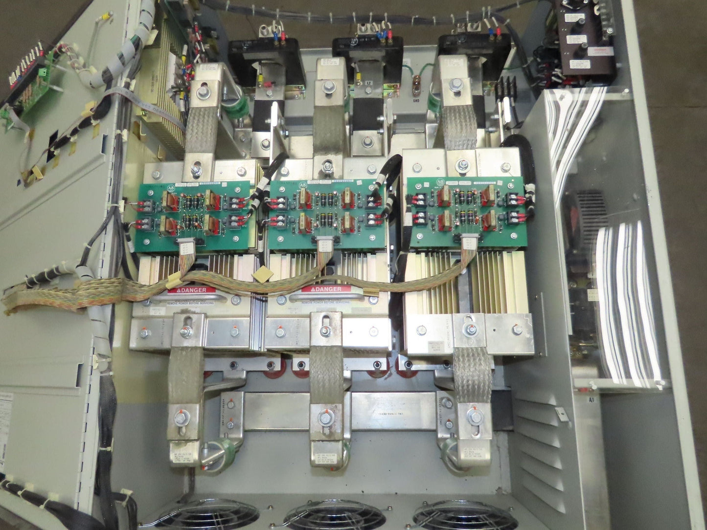 Allen Bradley 1395-B81-EN-P50 DC Controller Drive 300HP 500VDC AB 460V Input 3Ph