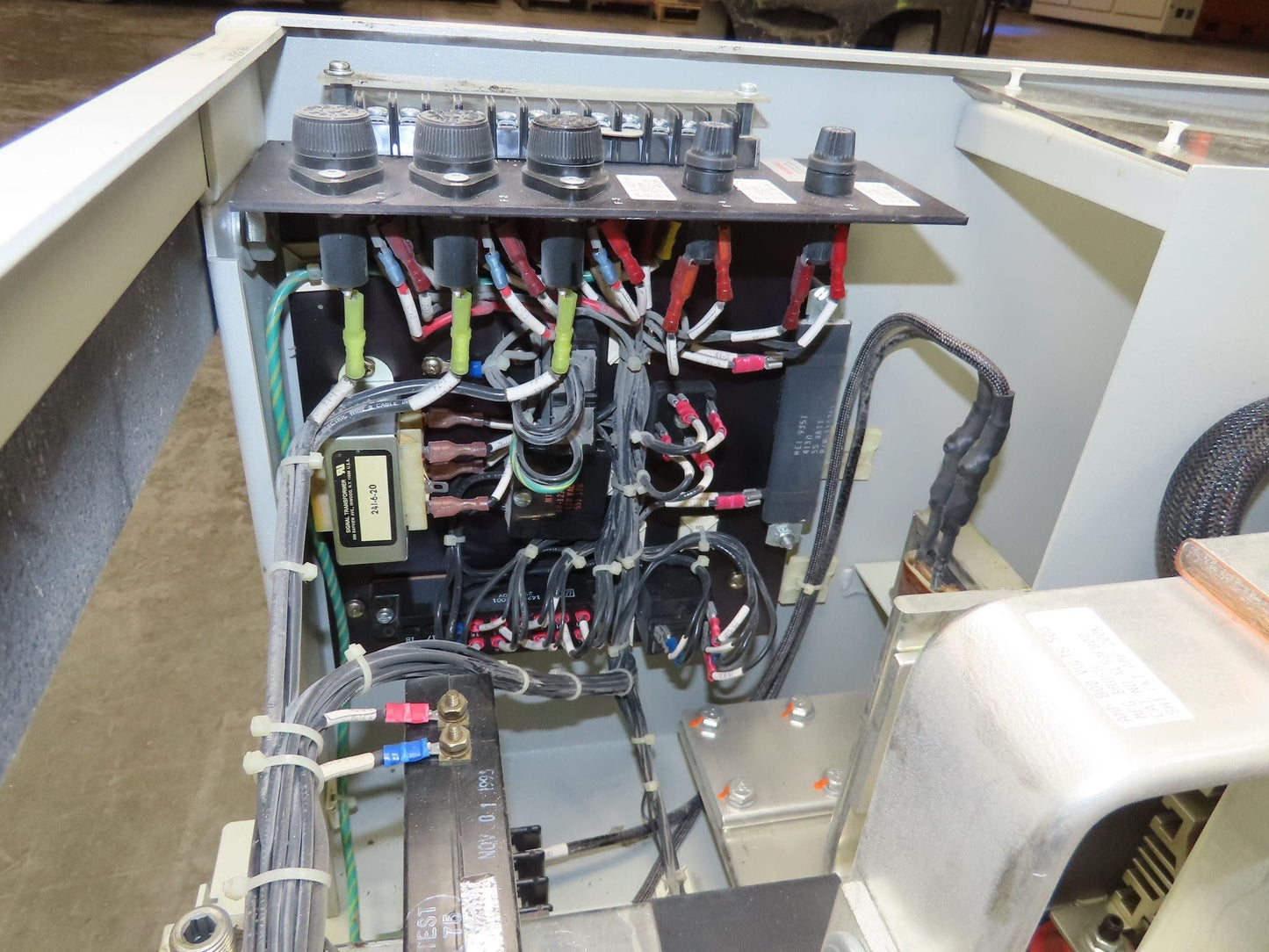 Allen Bradley 1395-B81-EN-P50 DC Controller Drive 300HP 500VDC AB 460V Input 3Ph