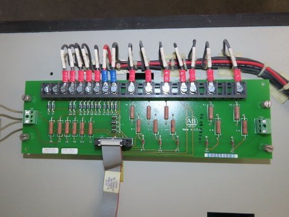Allen Bradley 1395-B81-EN-P50 DC Controller Drive 300HP 500VDC AB 460V Input 3Ph