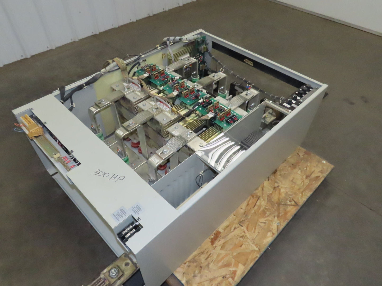 Allen Bradley 1395-B81-EN-P50 DC Controller Drive 300HP 500VDC AB 460V Input 3Ph