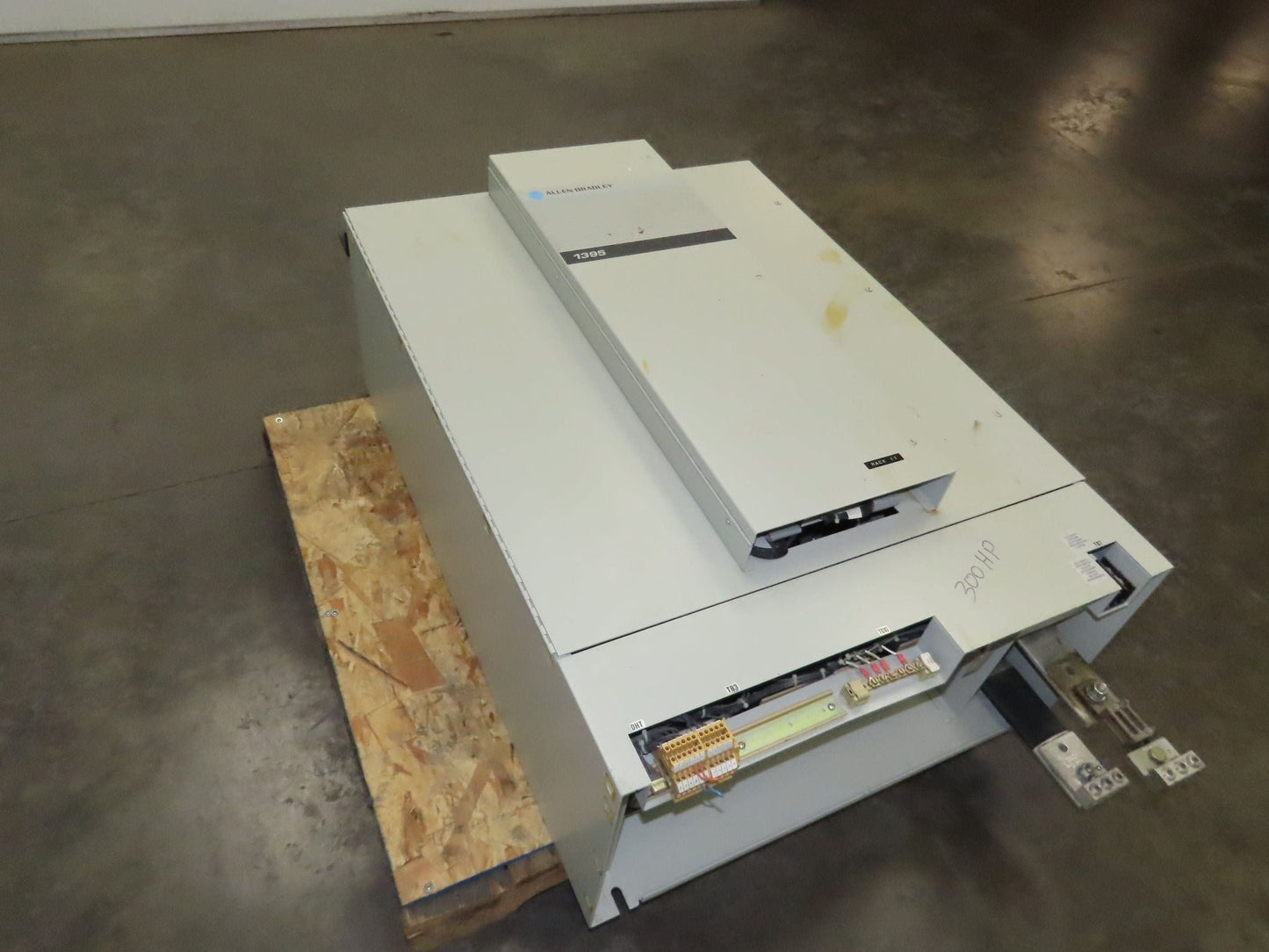 Allen Bradley 1395-B81-EN-P50 DC Controller Drive 300HP 500VDC AB 460V Input 3Ph