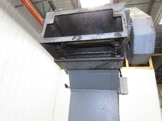 Shin Myung Magnetic Chip Conveyor with Drag Chain Scraper 14"x51" Infeed 220V