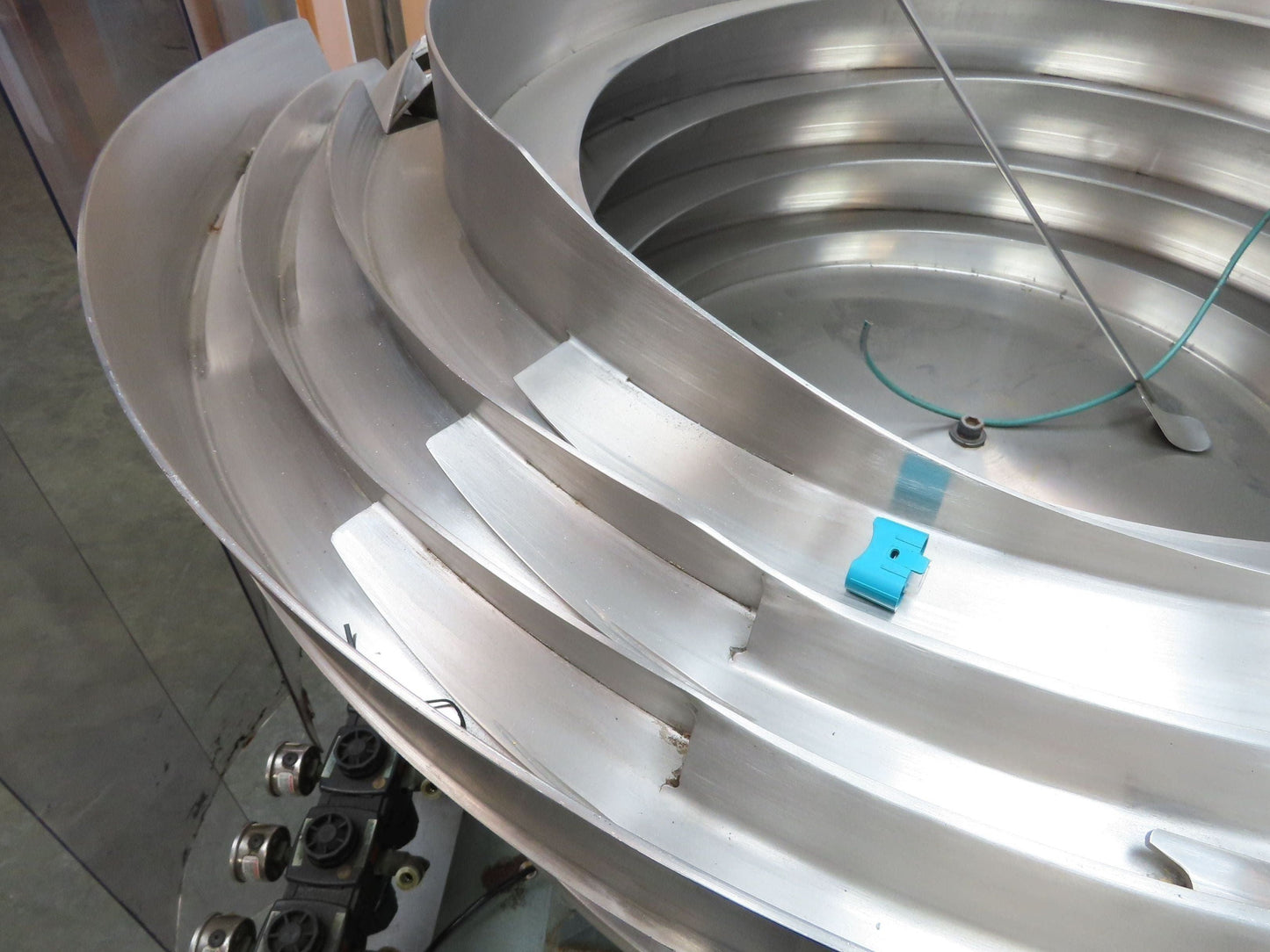 Vibracraft Vibratory Parts Feeder 30" Stainless Bowl Bottle Cap Sorter 115V