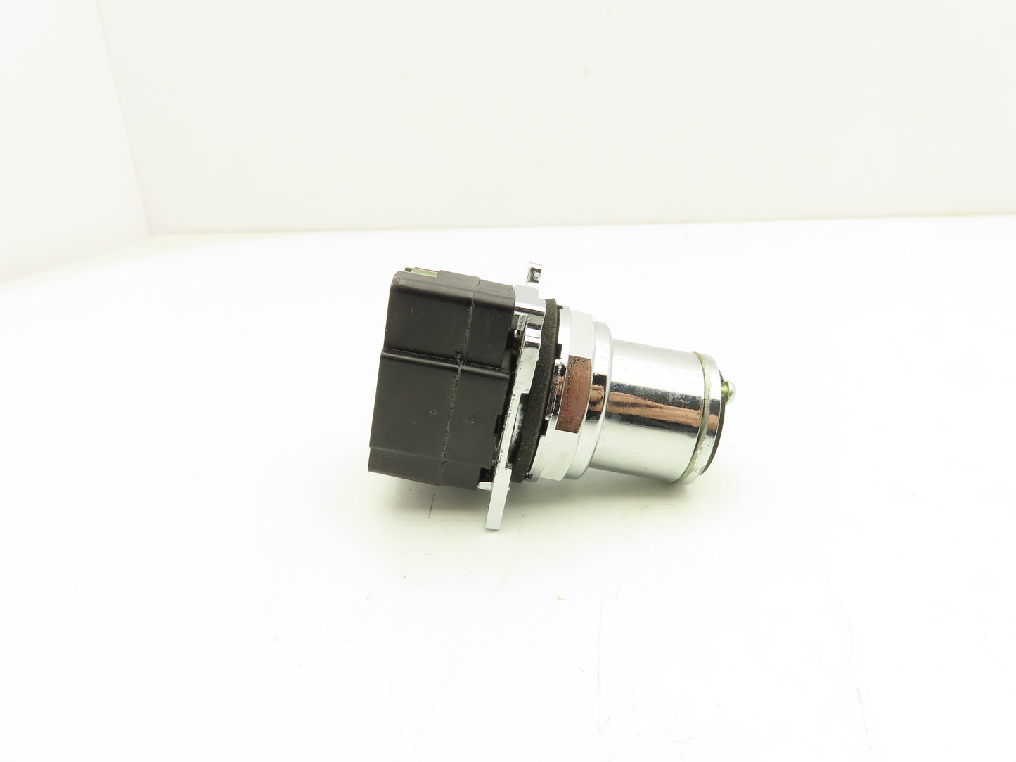 Eaton Cutler-Hammer 10250T6097 Illuminated Selector Switch 4-Position 30mm