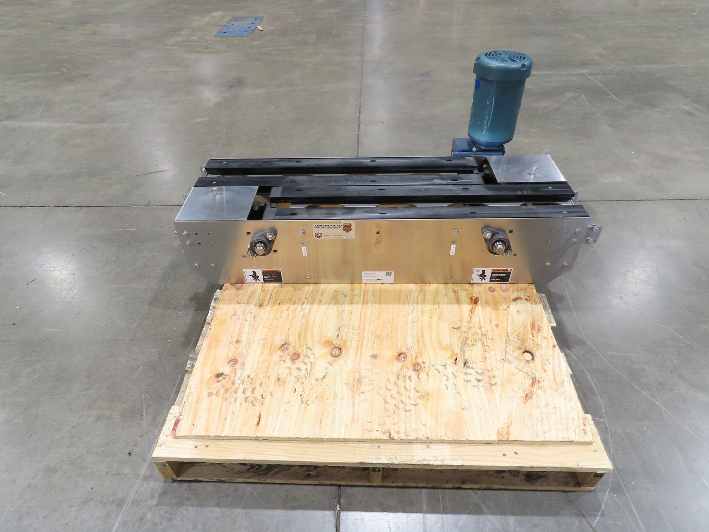 Arrowhead 7.5" Tabletop Stainless Bottle Conveyor 2-Belt Transfer 48" Drive 3PH