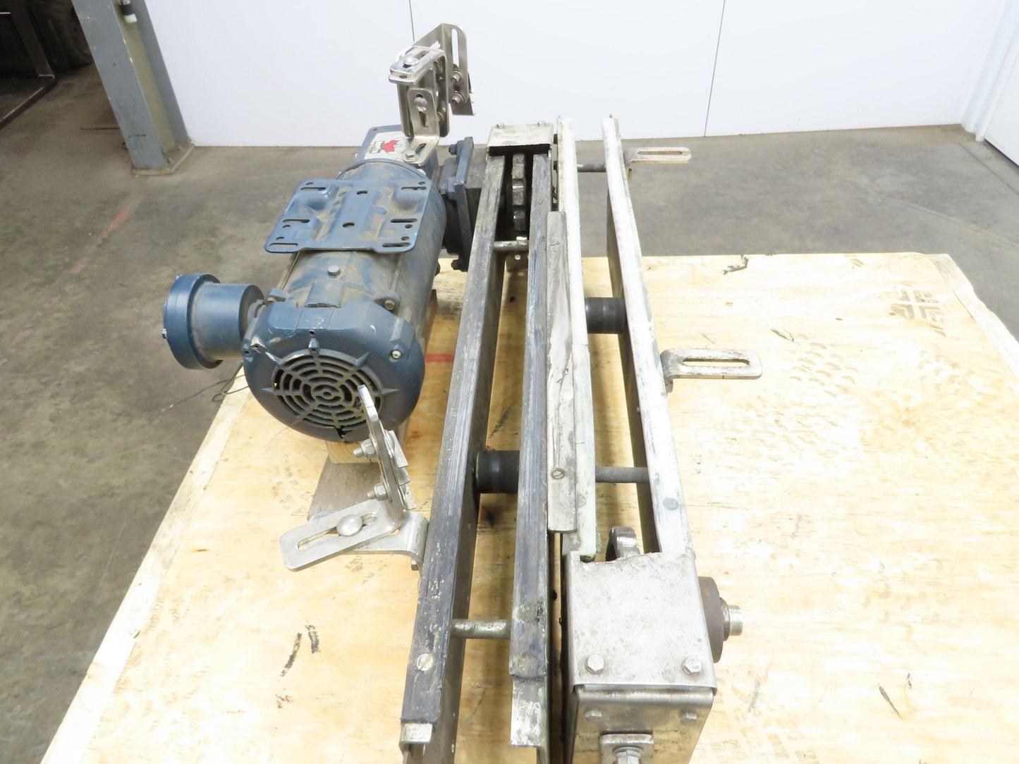 Arrowhead 3.25" Tabletop Stainless Bottle Conveyor 2-Belt Transfer 36" Drive 3PH