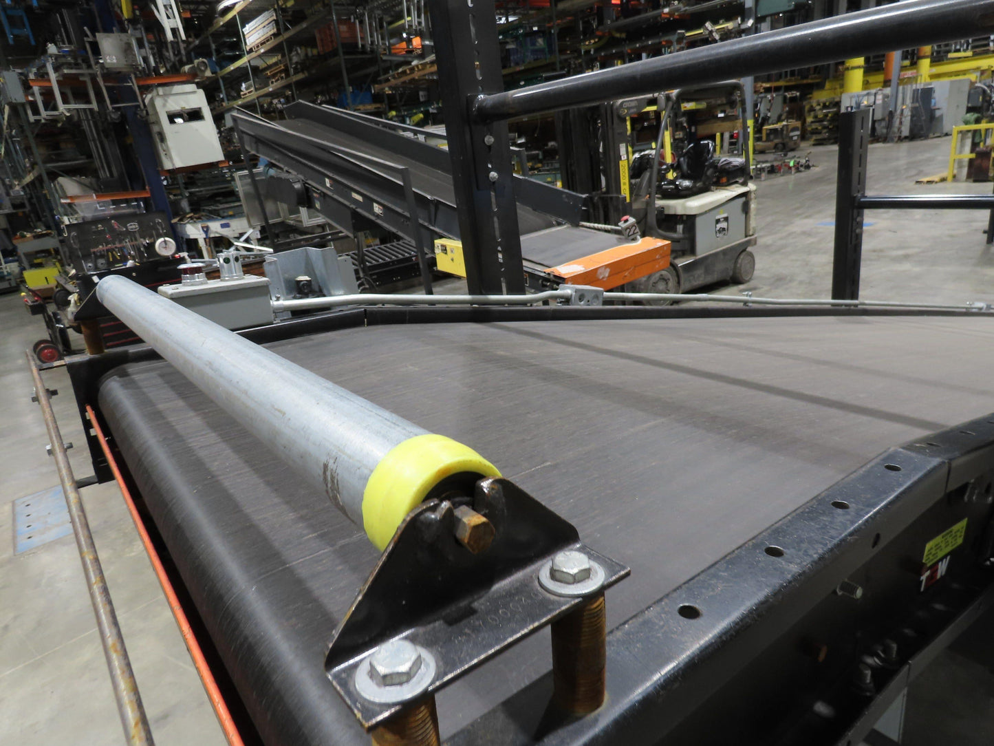 TGW CRUZ Incline Slider Bed 34" Belt Conveyor Variable Speed Drive 460V 17' 8"L