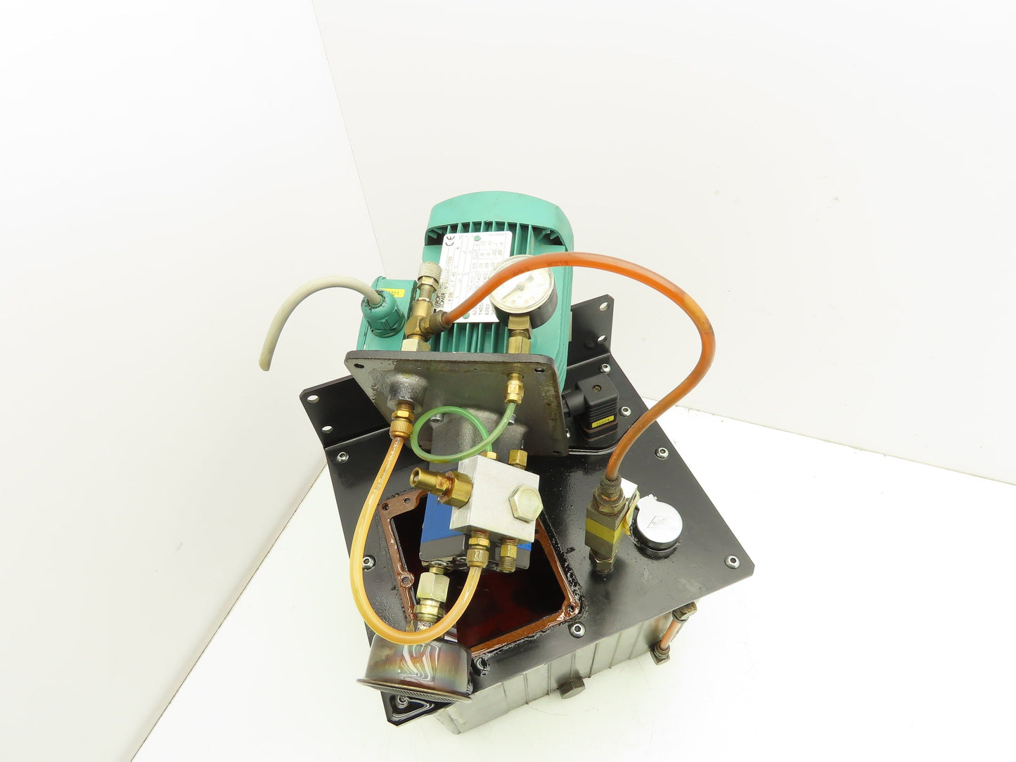 Bijur AP 7109 BHA Oil Lubricator Pump Machine Oiler 4L 0.9KW 230/240V Motor .75A