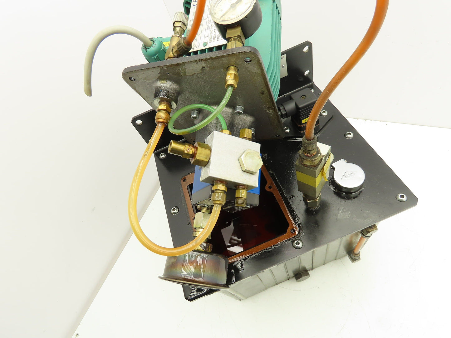 Bijur AP 7109 BHA Oil Lubricator Pump Machine Oiler 4L 0.9KW 230/240V Motor .75A